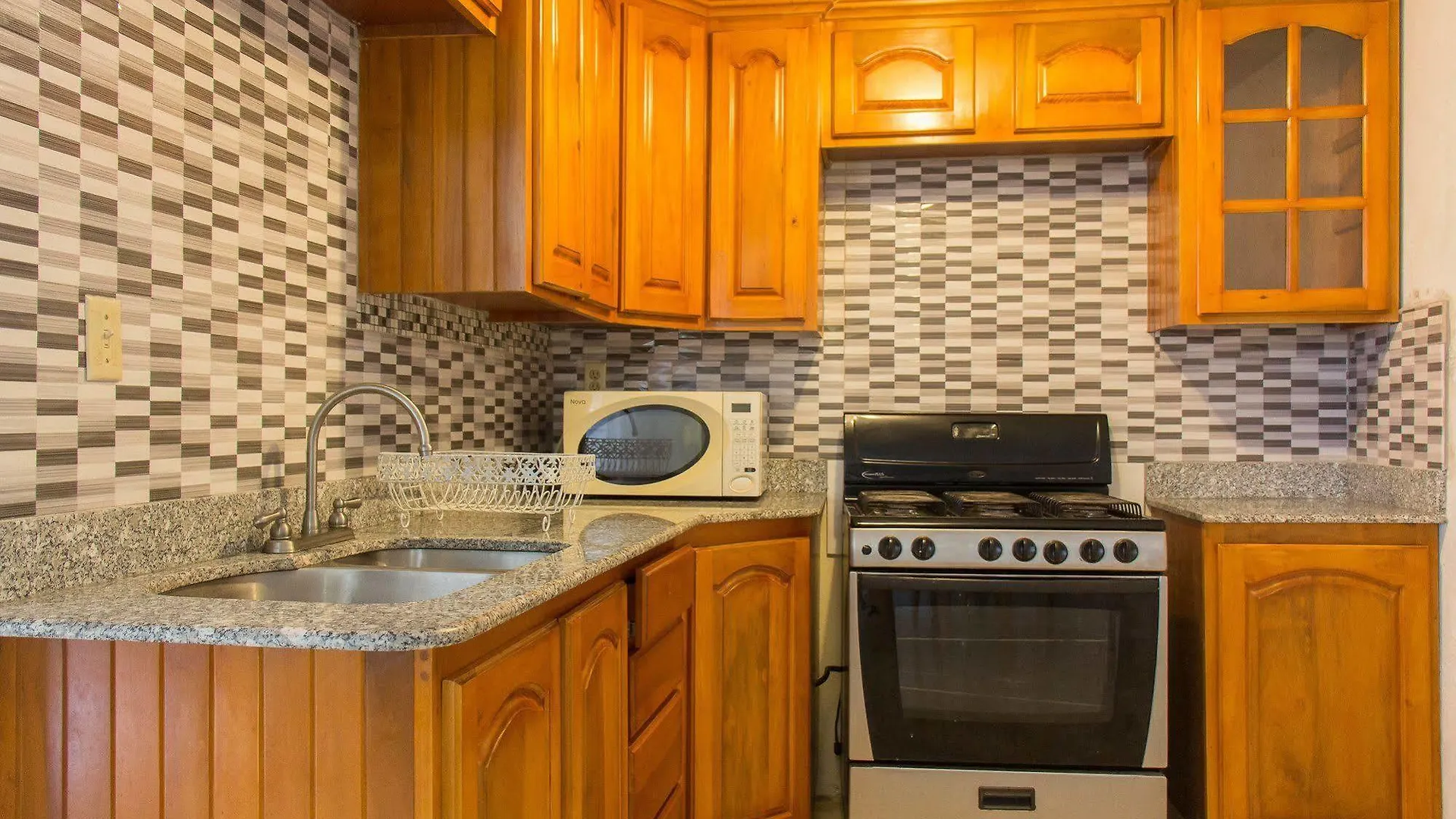 Chateau De La Rose 1Bdr Apartment 몬테고 베이 0*,  자메이카